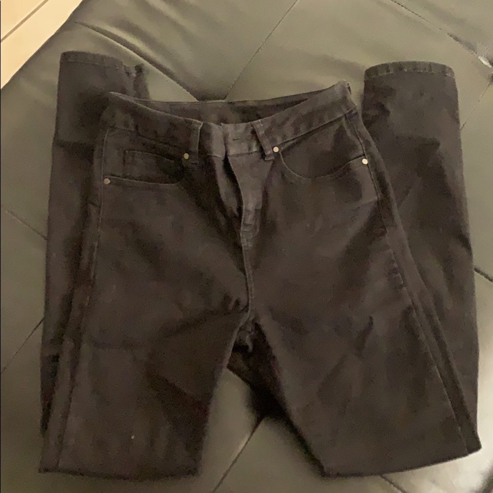 Woman’s skinny jeans
